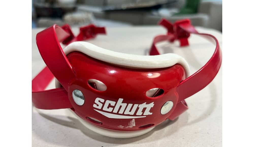 1 Schutt SportStar Hard Cup 4 pt high Game Football Helmet Chinstrap Red
